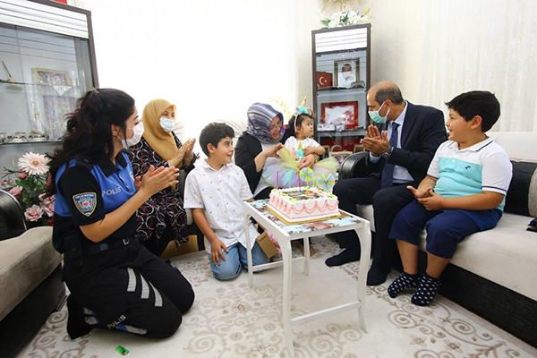 Emniyet Müdürü Cebeloğlu’ndan, şehit ailelerine bayram ziyareti