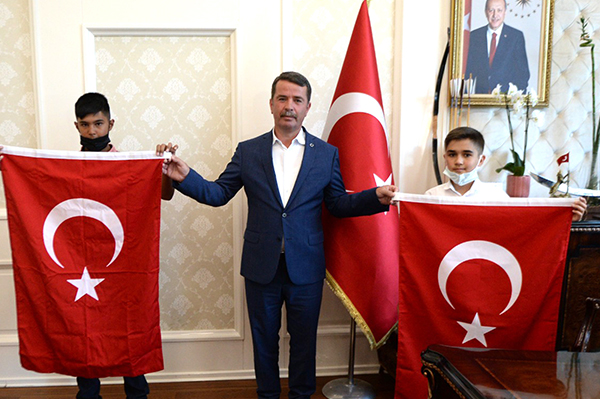 Türkoğlu’nun Türk Bayrağı Sevdalısı Gençleri