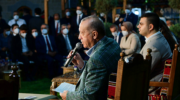 Erdoğan Şiirin Başkentinde Gençlerle Buluştu