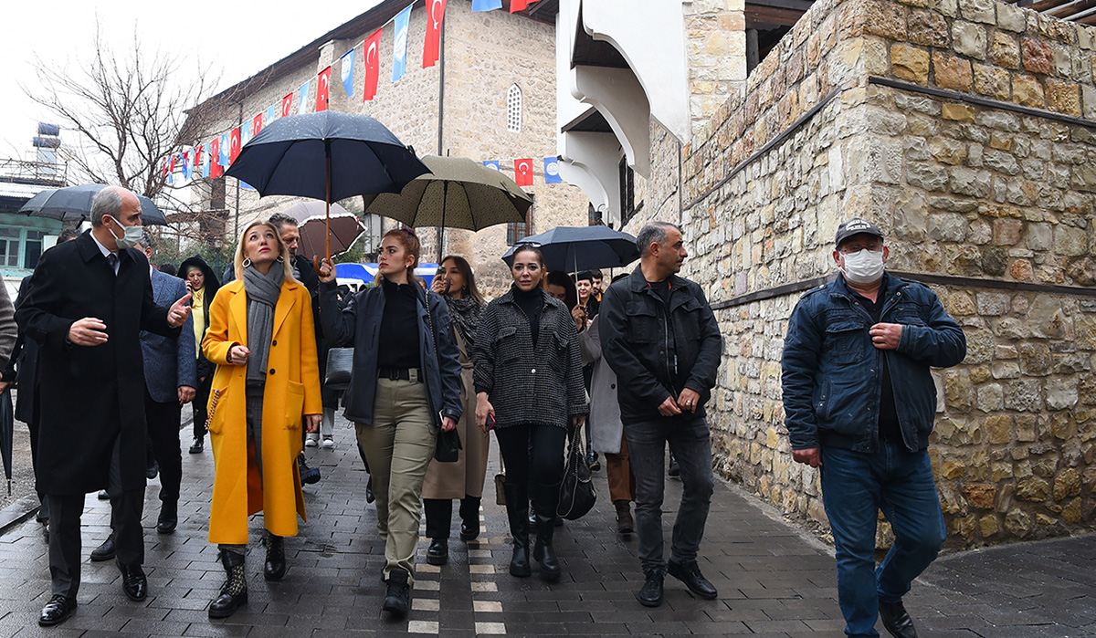 Kültür Turizm Bakanı Mehmet Nuri Ersoy’un eşi Pervin Ersoy’u ve