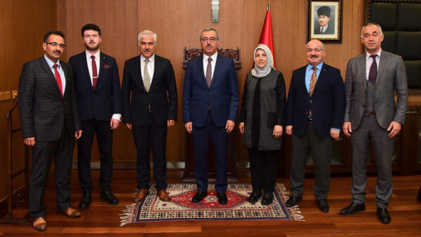 Büyükşehir Belediye Başkanı Hayrettin Güngör, Yeşilay Kahramanmaraş Şube Başkanı Adnan