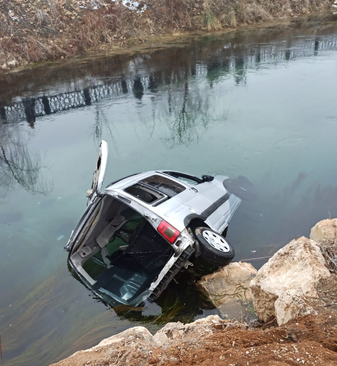 Elbistan’da hafif ticari araç nehre uçtu: 1 ölü 2 yaralı