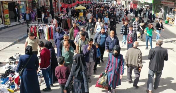 Elbistan Belediye Başkanı Mehmet Gürbüz, ‘Esnafımın Yanındayım’ kampanyası kapsamında hayata