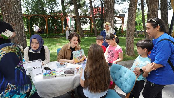 Büyükşehir Belediyesi, kültür sanat etkinlikleri kapsamında birbirinden değerli yazarlarla imza