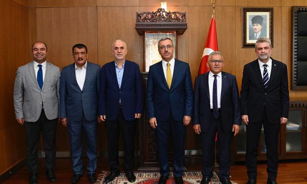 Büyükşehir Belediye Başkanı Hayrettin Güngör, AK Parti İstanbul Milletvekili Erol