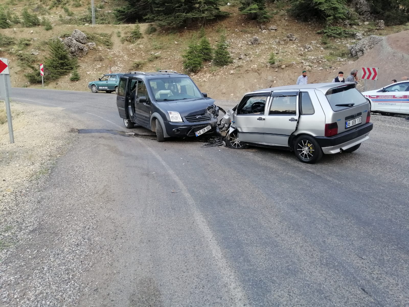 Kahramanmaraş’ta hafif ticari araç ile otomobil çarpıştı: 3 yaralı