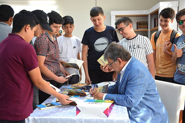 Büyükşehir Belediyesi, Türk edebiyatının önemli isimlerinden Cahit Zarifoğlu’nu anma programı