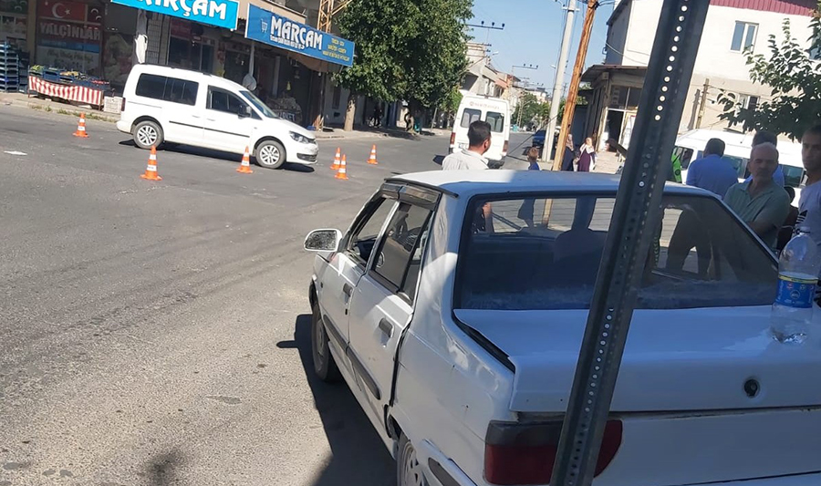 Kahramanmaraş’ta hafif ticari araç ile otomobil çarpıştı: 3 yaralı