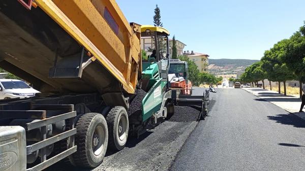 Büyükşehir Belediyesi, Pazarcık’ın en işlek arterlerinden Mehmet Özdal Caddesi’nde yenileme
