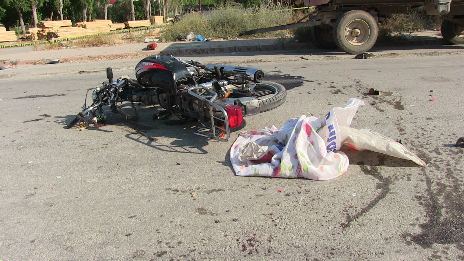 Kamyonetle çarpışan motosiklet sürücüsü öldü
