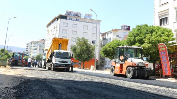 Büyükşehir Belediyesi, Pazarcık’ın en işlek arterlerinden olan Mehmet Özdal Caddesi’nde