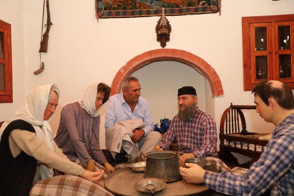 Konser vermek amacıyla Kahramanmaraş’a gelen ünlü sanatçı Yavuz Bingöl, Dulkadiroğlu