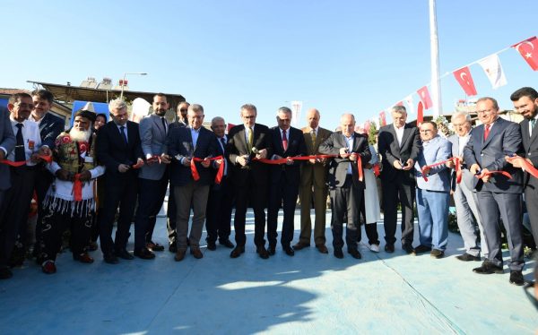 Kahramanmaraş’ta 90 günde tamamlanan Tevfik Kadıoğlu Köprülü Kavşağı düzenlenen törenle