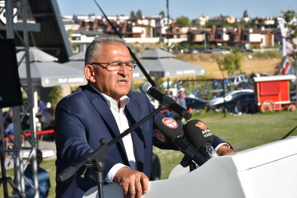 Kayseri Büyükşehir Belediye Başkanı Dr. Memduh Büyükkılıç, Kahramanmaraşlılar Sosyal Yardımlaşma