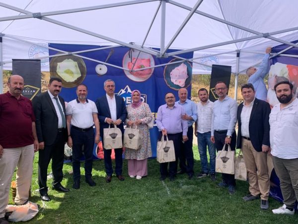 Kayseri’de düzenlenen 2’nci Kahramanmaraşlılar Kültür ve Sanat Festivali’ne katılan Büyükşehir