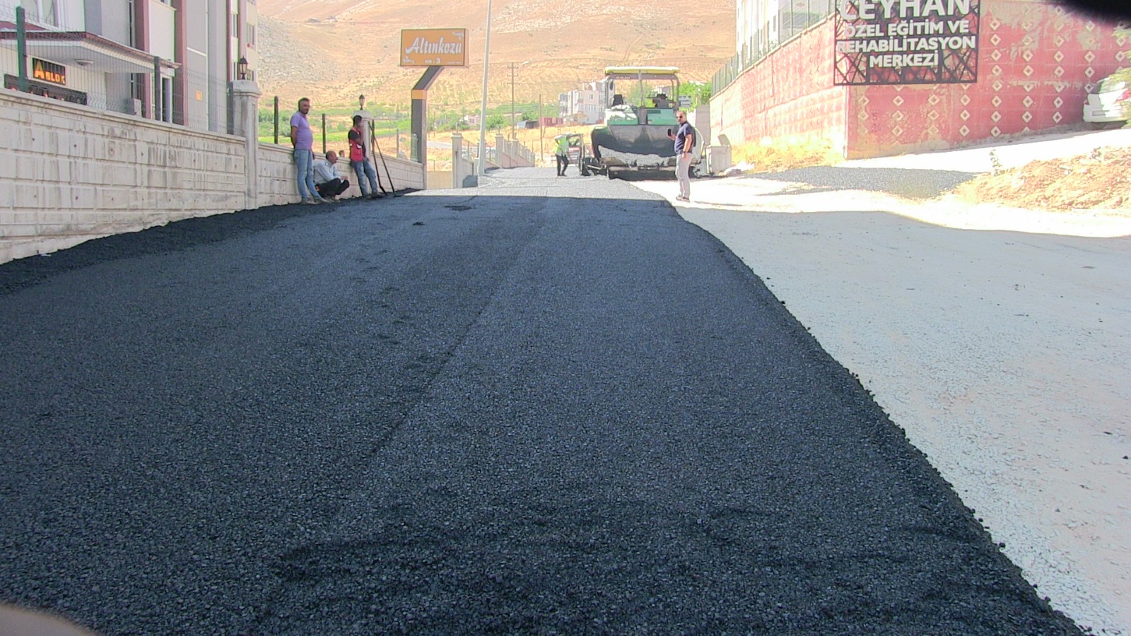Elbistan’daki asfalt çalışmalarında yüzde 85 oranı yakalandı