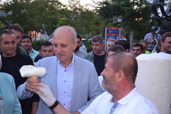 Ak Parti Genel Başkanvekili Numan Kurtulmuş, Alpedo Maraş dondurmasına hayran