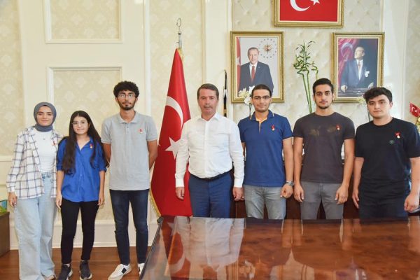 Her daim öğrencilerin yanında olan öğrenci dostu Türkoğlu Belediye Başkanı