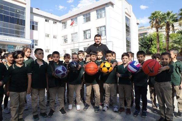 Dulkadiroğlu Belediyesi, Sıfır Atık Projesi kapsamında okullarda başlattığı atık toplama