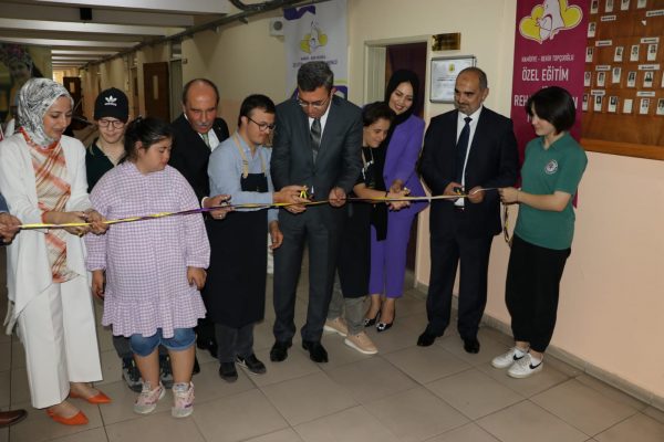 Kahramanmaraş Şahin Balcıoğlu Destek Eğitim Sınıfı, düzenlenen mütevazi törenle hizmete