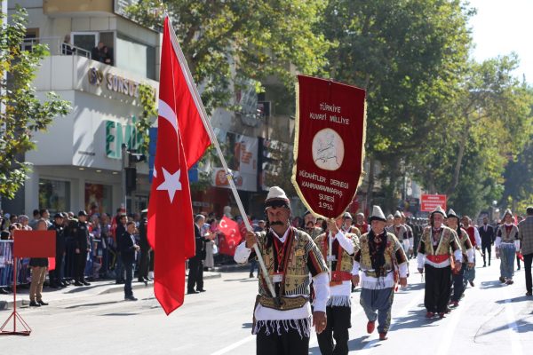 Kahramanmaraş’ta 29 Ekim Cumhuriyet Bayramı, etkinliklerle kutlandı. Cumhuriyetin ilanının 99.
