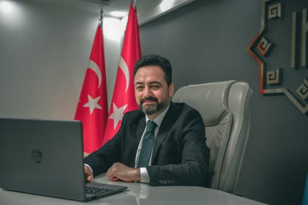 Elbistan Belediye Başkanı Mehmet Gürbüz, 24 Kasım Öğretmenler Günü münasebetiyle