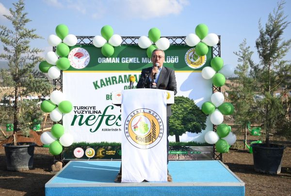 Milli Ağaçlandırma Günü kapsamında düzenlenen fidan dikim etkinliğine katılan Başkan