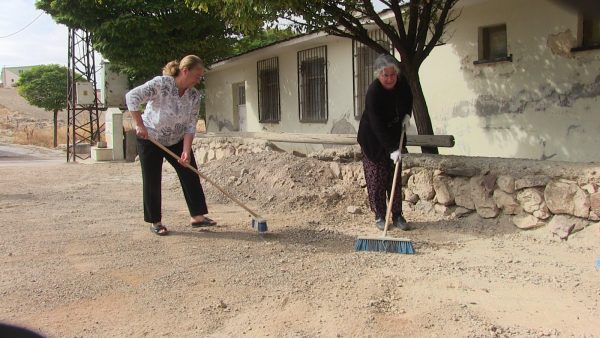 Elbistan’a bağlı kırsal Toprakhisar Mahallesi sakinleri, Elbistan Belediyesi Temizlik İşleri