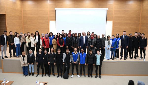 KSÜ Avşar Kampüsü KYK Yurdu’nda üniversite öğrencileriyle bir araya gelen