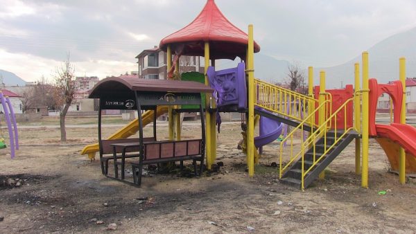 Elbistan ilçesinde son günlerde artan saldırılarla beraber park ve oyun