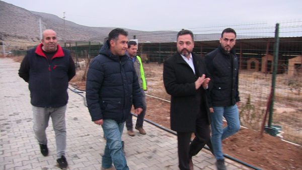 Elbistan Belediyesinin ruhsatlandırılan hayvan barınağında, gönüllü veteriner hekimlerce 200 sokak