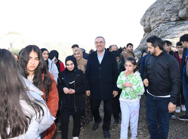 Ali Kayası’nda gençlerle bir araya gelen Başkan Hayrettin Güngör, “Kahramanmaraş’ımızın