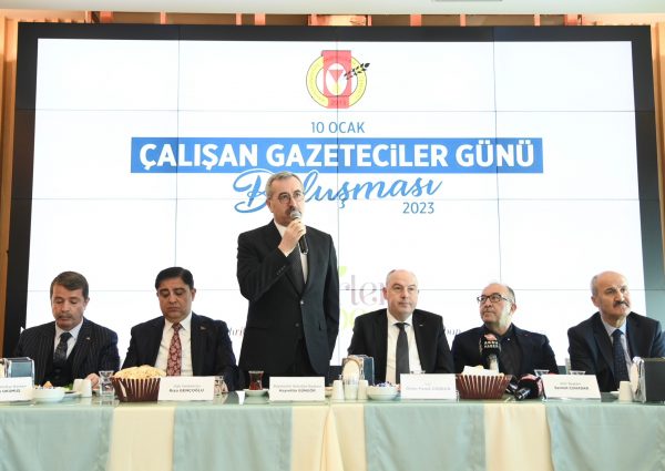 10 Ocak Çalışan Gazeteciler Günü dolayısıyla Şairler Tepesi’nde düzenlenen programda