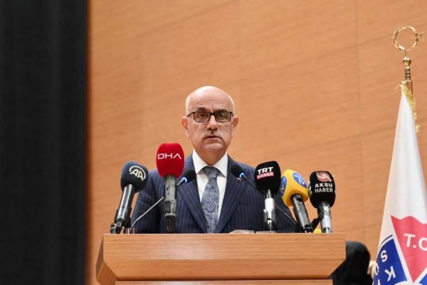 Tarım ve Orman Bakanı Vahit Kirişci, KSÜ’de Akademik Başarı ödül