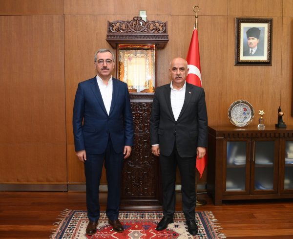 Tarım ve Orman Bakanı Prof. Dr. Vahit Kirşci’yi makamında ağırlayan