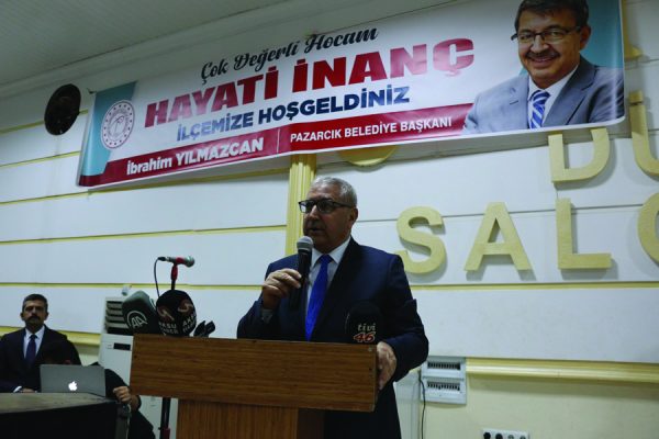 Pazarcık Belediyesi’nin sosyal etkinlikler kapsamında düzenlenen ‘Söyleşi’ programına konuk olan