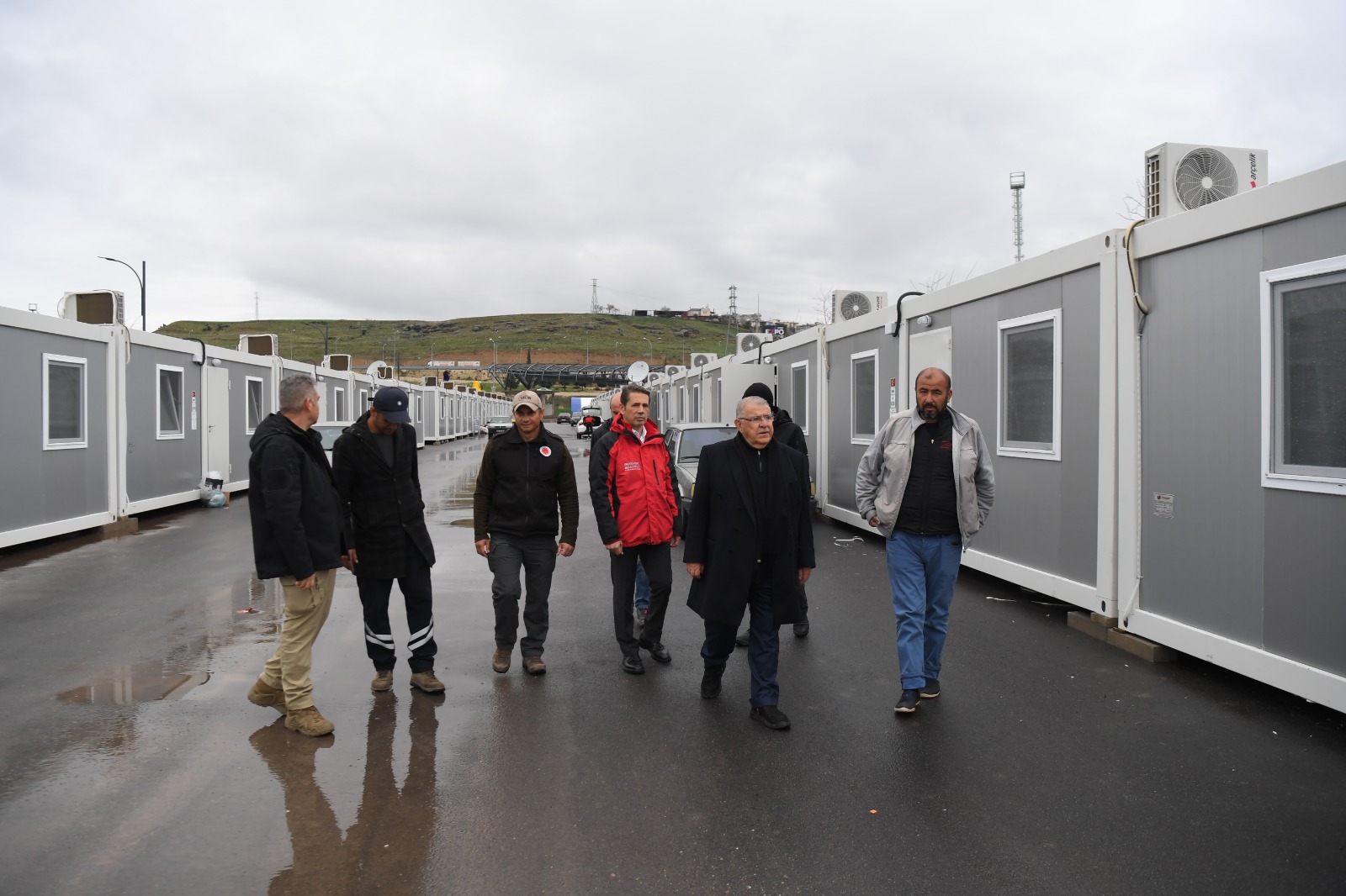 <strong>Başkan Mahçiçek, konteyner kentte incelemelerde bulundu, vatandaşları ziyaret etti</strong>