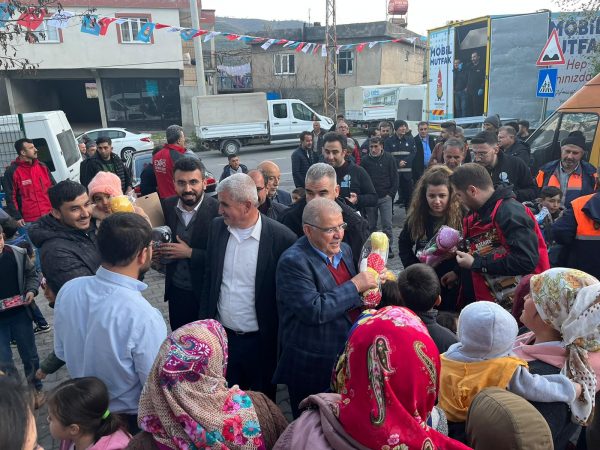 Onikişubat Belediyesi, geleneksel hale getirdiği iftar programlarını Kahramanmaraş merkezli depremler