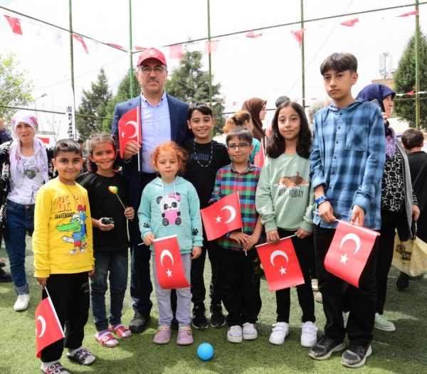 23 Nisan Ulusal Egemenlik ve Çocuk Bayramı dolayısıyla düzenlenen şenliklerde