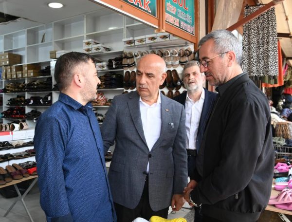 Kapalı Çarşı ve bölgede kurulan geçici iş yerlerinde faaliyet gösteren