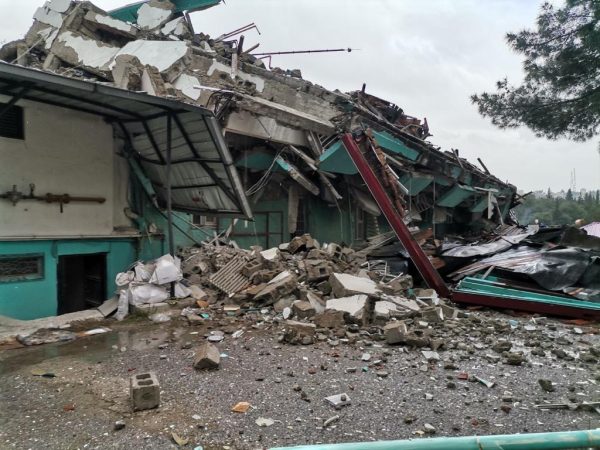 Kahramanmaraş’ta yaşanan peş peşe depremlerde ağır hasar alan 4 katlı