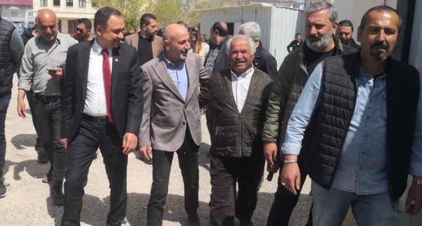 Kahramanmaraş halkı kendine sadece hizmet edeni istemiyor. Halkımız hem kendini