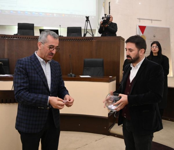 Onikişubat’ta inşa edilen 262 geçici iş yerinin tahsisi için gerçekleştirilen