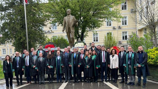 5 Nisan Avukatlar Günü dolayısıyla Kahramanmaraş Barosu önünde Türkiye Barolar