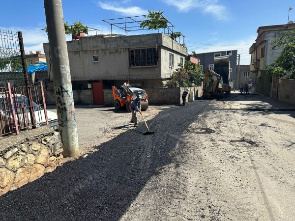 Dulkadiroğlu Belediyesi Fen İşleri Müdürlüğü ekipleri, yaz aylarının gelmesiyle yoğunlaştırdığı