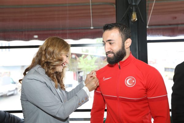 Zuhal Karakoç Dora’ya sürpriz… Zuhal Karakoç Dora, Göksun MHP İlçe