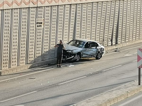 Kahramanmaraş’ta alt geçitte 2 hafif ticari araç 1 otomobil zincirleme