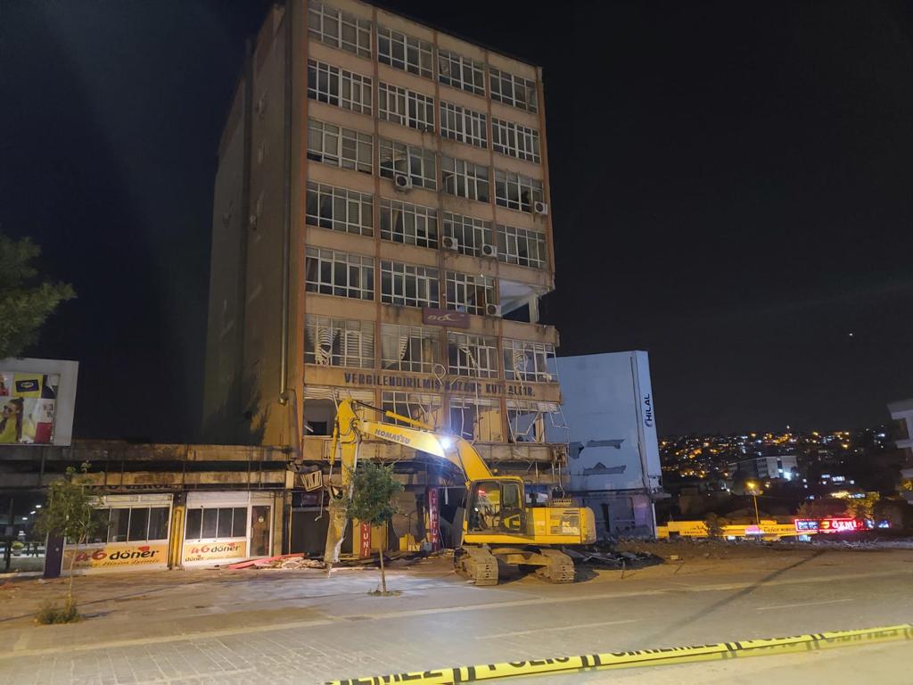 Kahramanmaraş eski maliye binasının yıkımı başladı