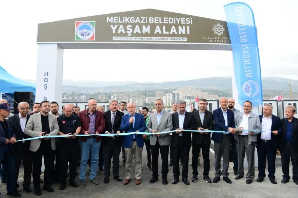 Dulkadiroğlu ilçesinde oluşturulan Melikgazi Belediyesi Yaşam Alanı’nın açılış programına katılan