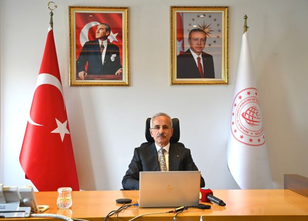 Ulaştırma ve Altyapı Bakanı Abdulkadir Uraloğlu, video konferans yöntemiyle gerçekleşen